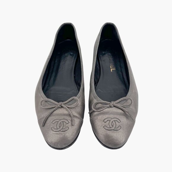 Chanel CC Cap Toe Ballet Flats Grey Silver Leather Size 38 US 7–7.5 Women - Picture 2 of 15